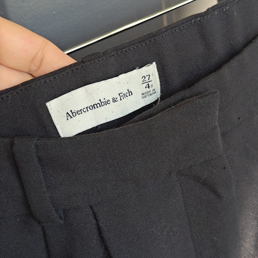 Abercrombie & Fitch Sloan Black Pleated Dress Pants 27s